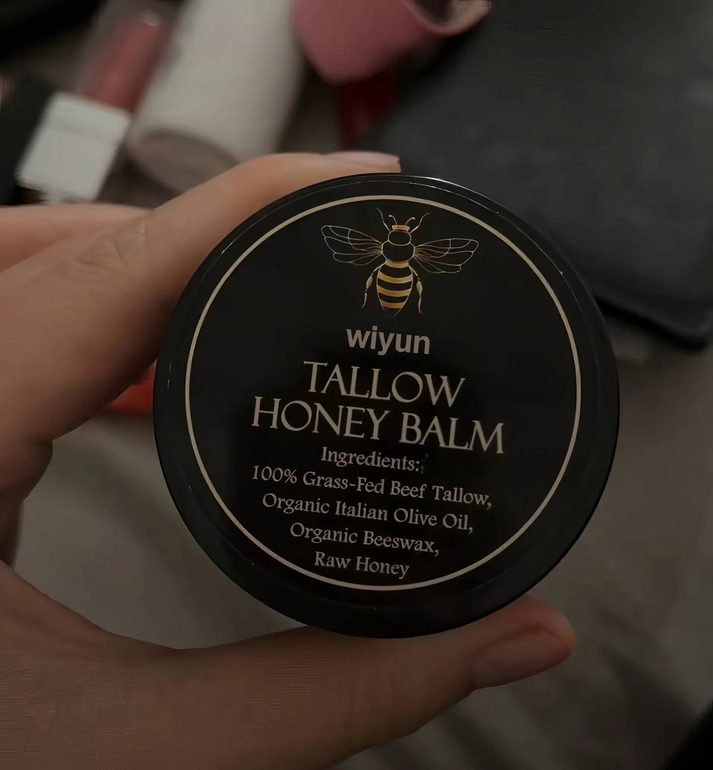 Velivor Tallow Honey Balm lid showing ingredients including grass-fed beef tallow, olive oil, beeswax und raw honey